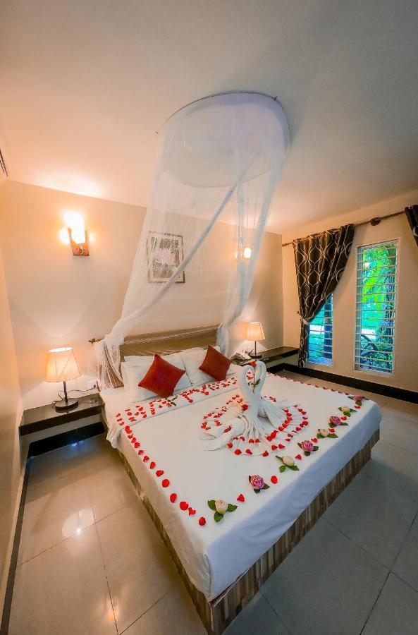 Twin Palms Resort Sihanoukville Exterior photo